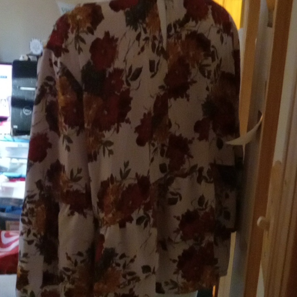 Floral ruffle top - Picture 2 of 4